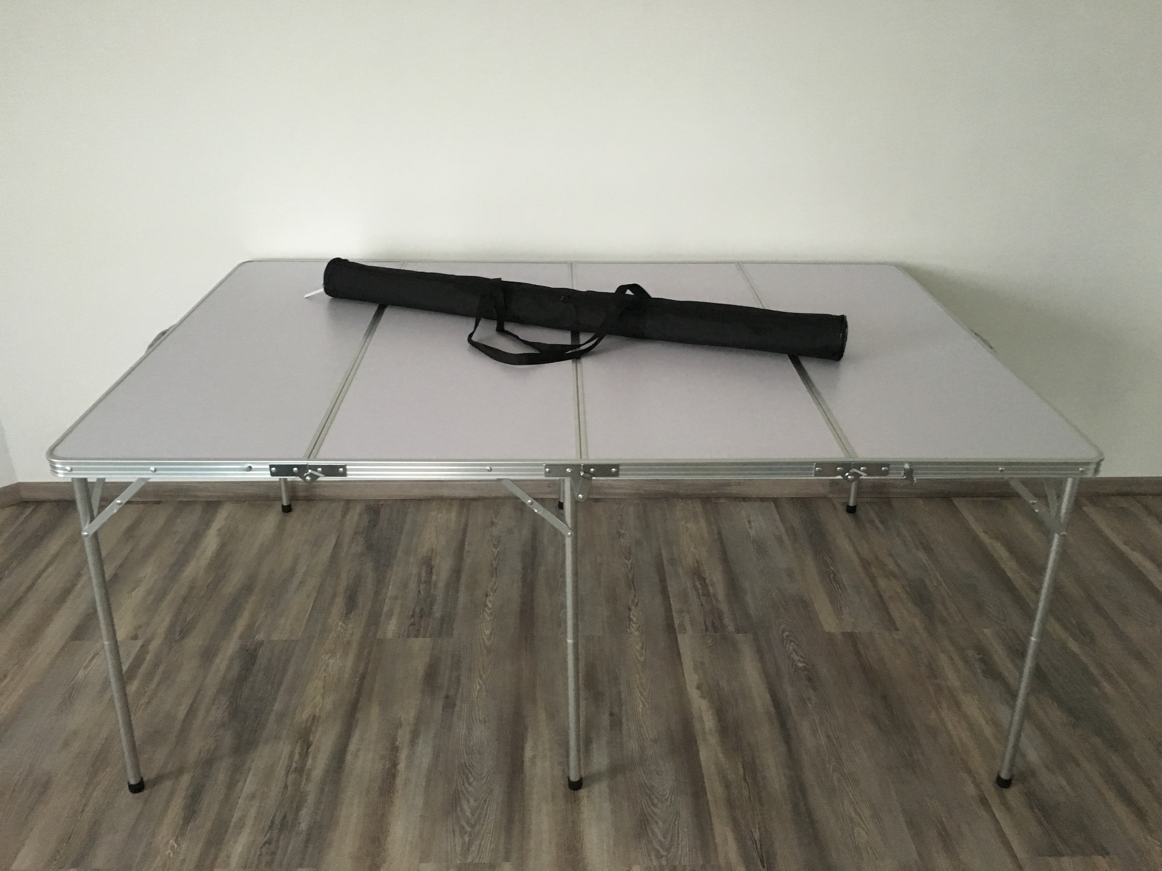 Take your 6’x4′ gaming table with you and play anywhere !