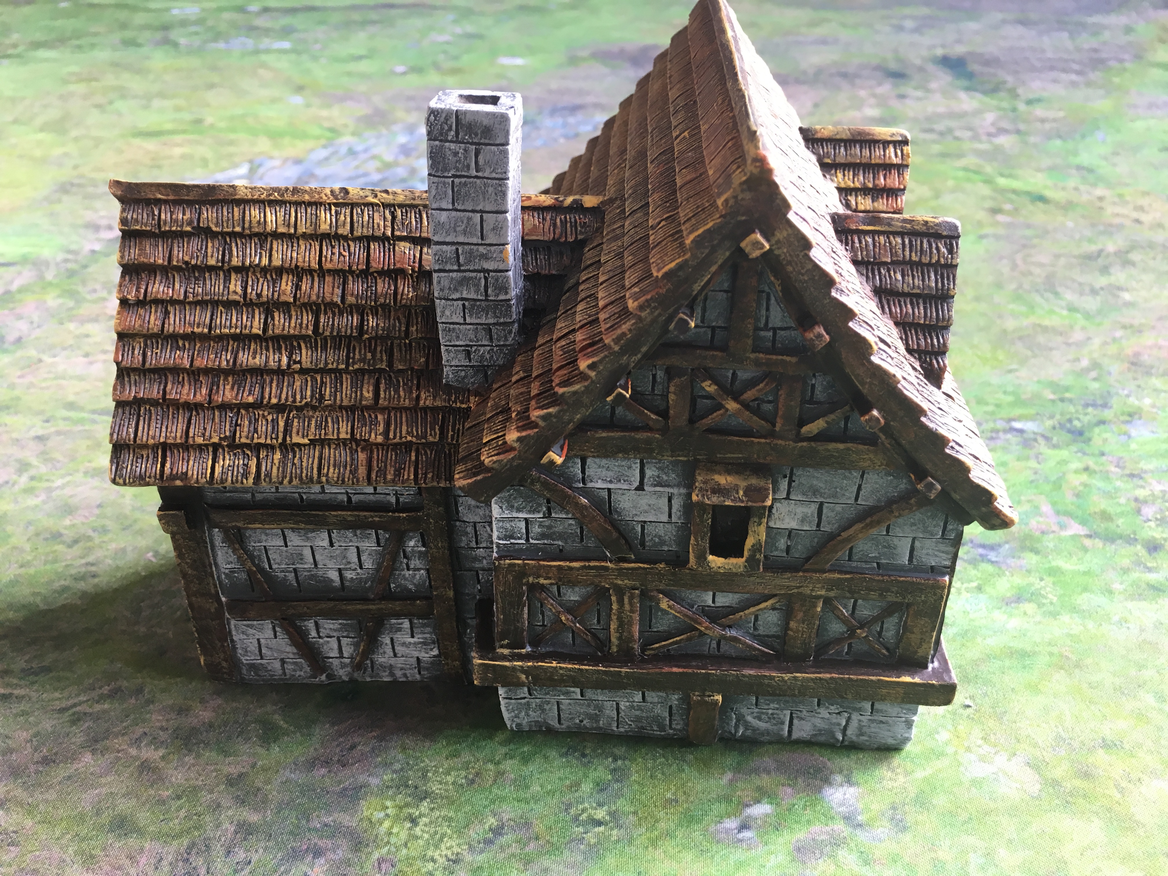 New fantasy 6 pre-painted houses and 1 bridge set by URBANMATZ in STOCK now !