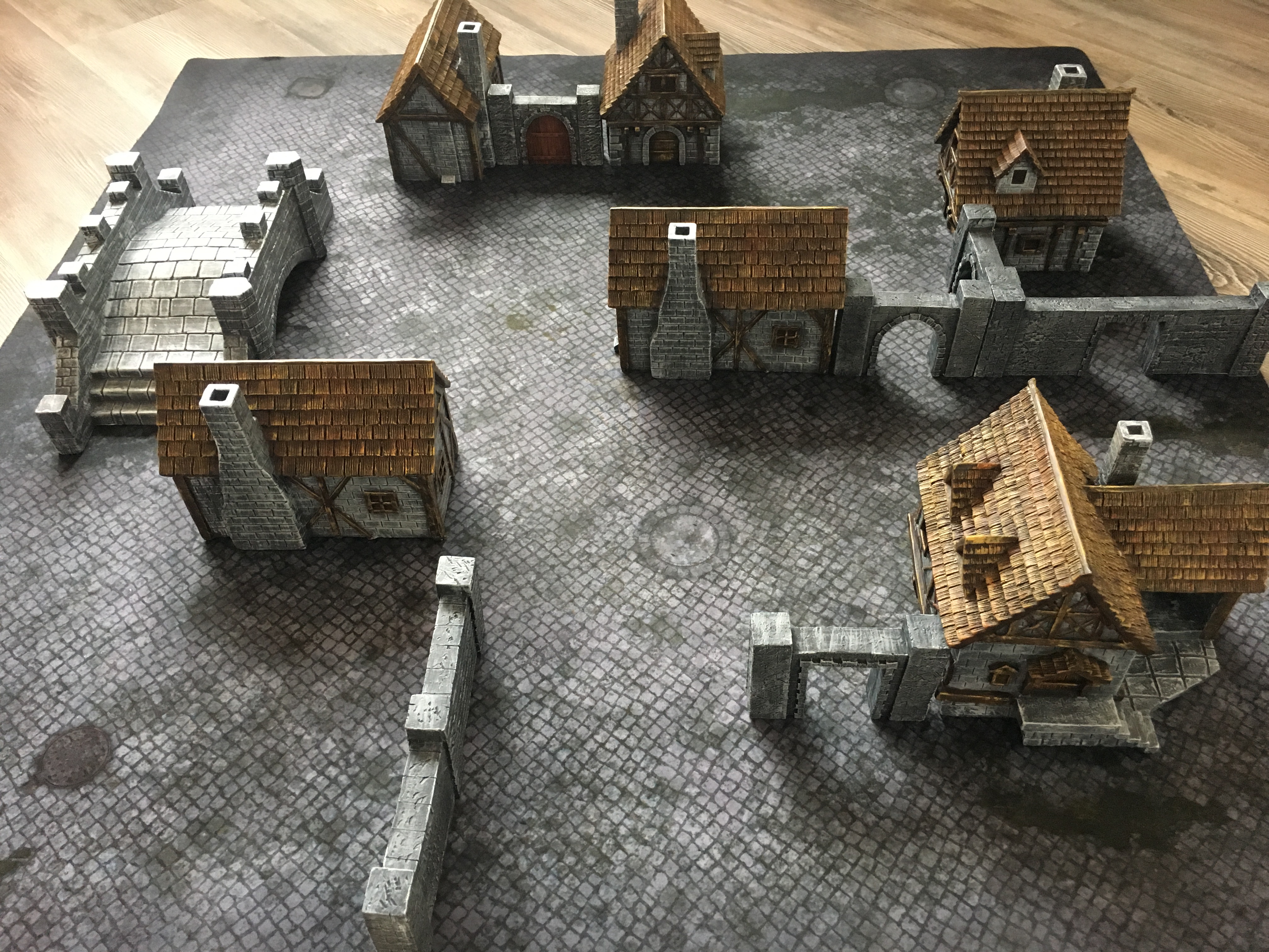 New fantasy 6 pre-painted houses and 1 bridge set is here !